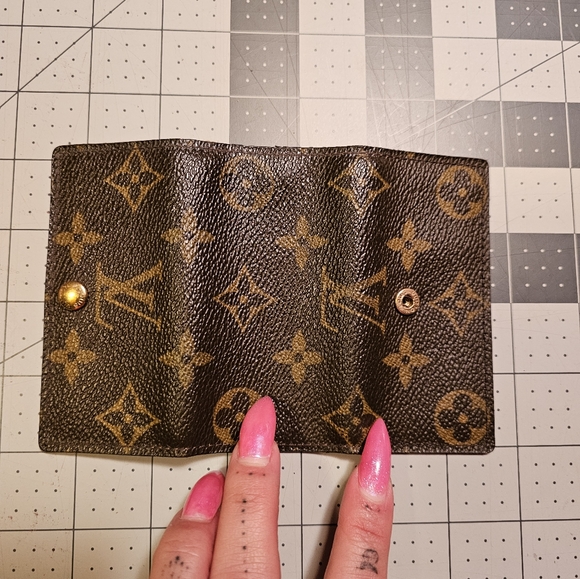 Louis Vuitton Vintage Monogram 4-key Wallet - Picture 2 of 10